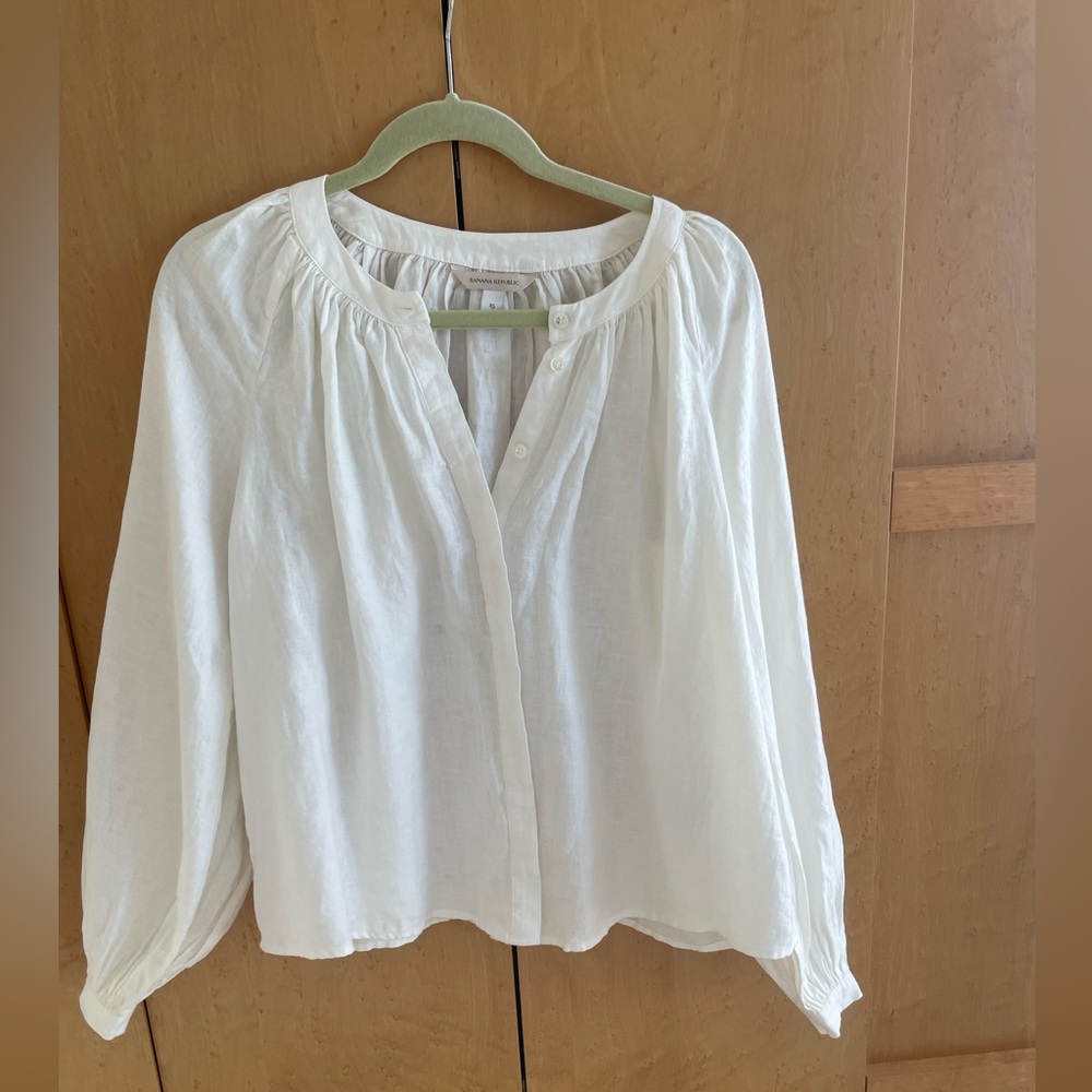 100% linen blouse from banana republic, size xs, never worn